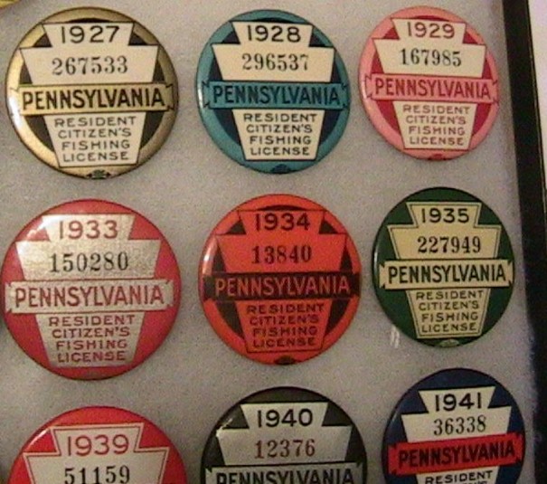1950 Pennsylvania PA State Residents Citizens Fishing License Pin Button  Fish 